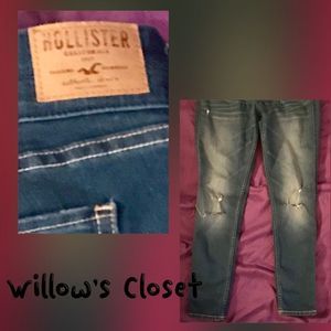 Hollister size 7S Distressed Crop Jeans